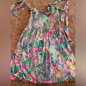 Size small Lilly Pulitzer hidden romper dress worn once lots of stretch!